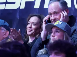 Kamala Harris Humiliated at Lakers Game – Ignored by Crowd, Stuck in Cheap Seats!