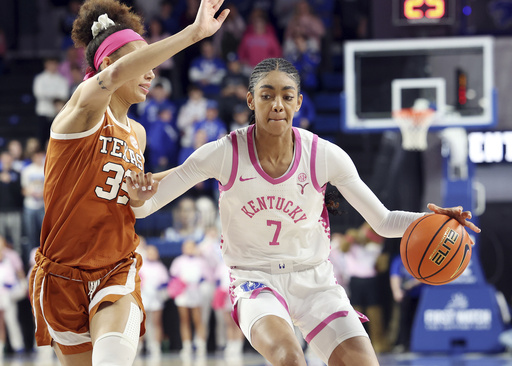 No. 3 Texas secures ninth consecutive win by defeating No. 8 Kentucky 67-49.