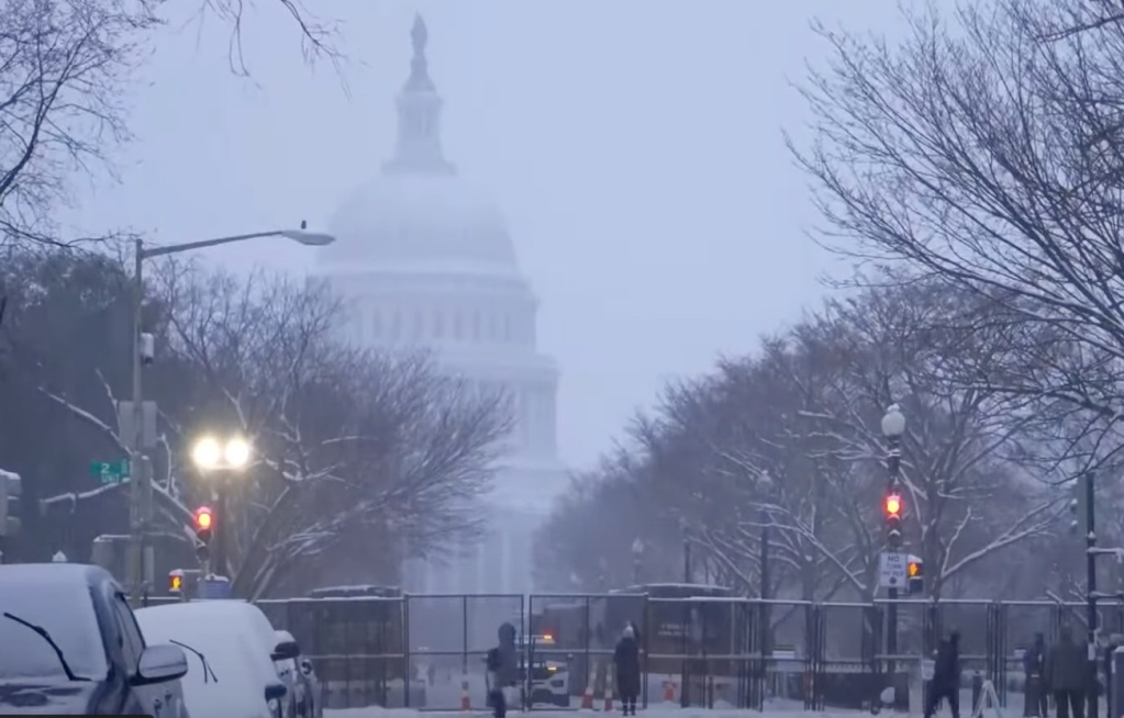 Arctic Blast Hits U.S.: Snowstorms and freezing sold impact millions