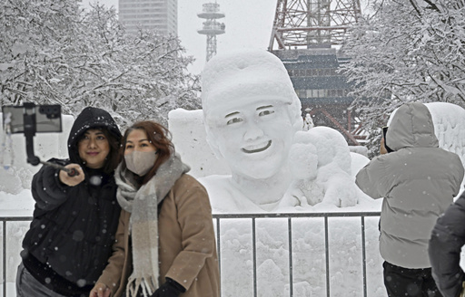 Severe snowfall affects daily life in northern Japan.