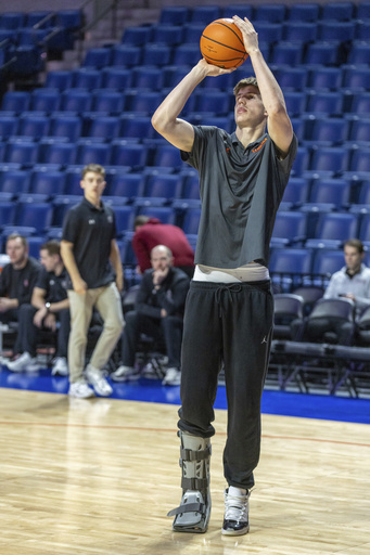 Denzel Aberdeen and Thomas Haugh achieve personal bests as No. 3 Florida defeats South Carolina 88-67.