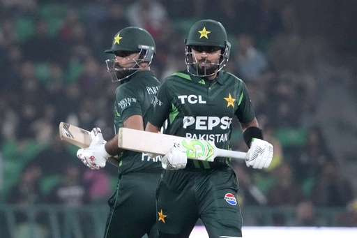 South Africa chooses to bat first after winning the toss in a crucial tri-nation series game versus Pakistan.