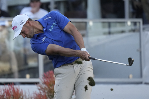 Wyndham Clark fires a 7-under 64 to grab the first-round lead at the Phoenix Open.