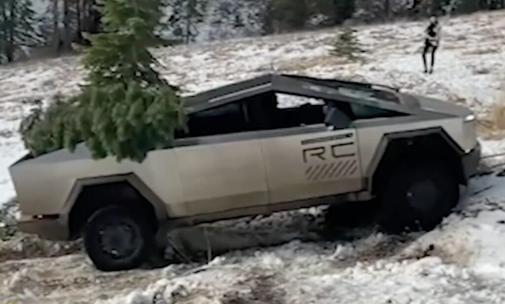 Tesla Cybertruck got stuck