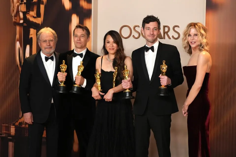 HOLLYWOOD, CALIFORNIA - MARCH 02: Billy Crystal (L) and Meg Ryan (R), pose with (L-R) Sean Baker, Samantha Quan and Alex Coco, winners of the Best Picture award for “Anora”, pose in the press room during the 97th Annual Oscars at Dolby Theatre on March 02, 2025 in Hollywood, California. (Photo by Jeff Kravitz/FilmMagic)FilmMagic
