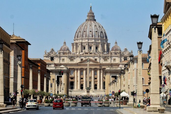 Saint peter's square, Rome, Vatican (Photo: Pixabay)